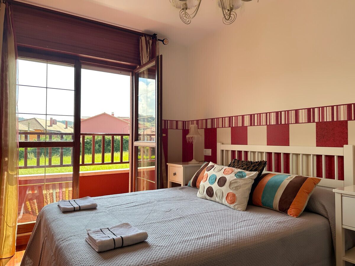 3 bedrooms, iron/ironing board, bed sheets