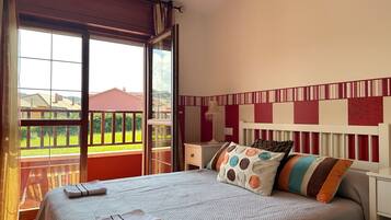 3 bedrooms, iron/ironing board, bed sheets