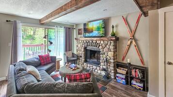 Télévision, cheminée