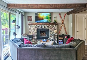 TV, fireplace