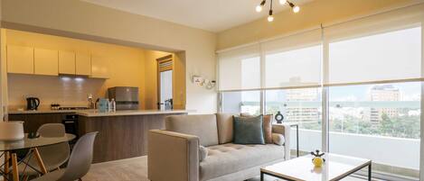 Una televisión, una oficina