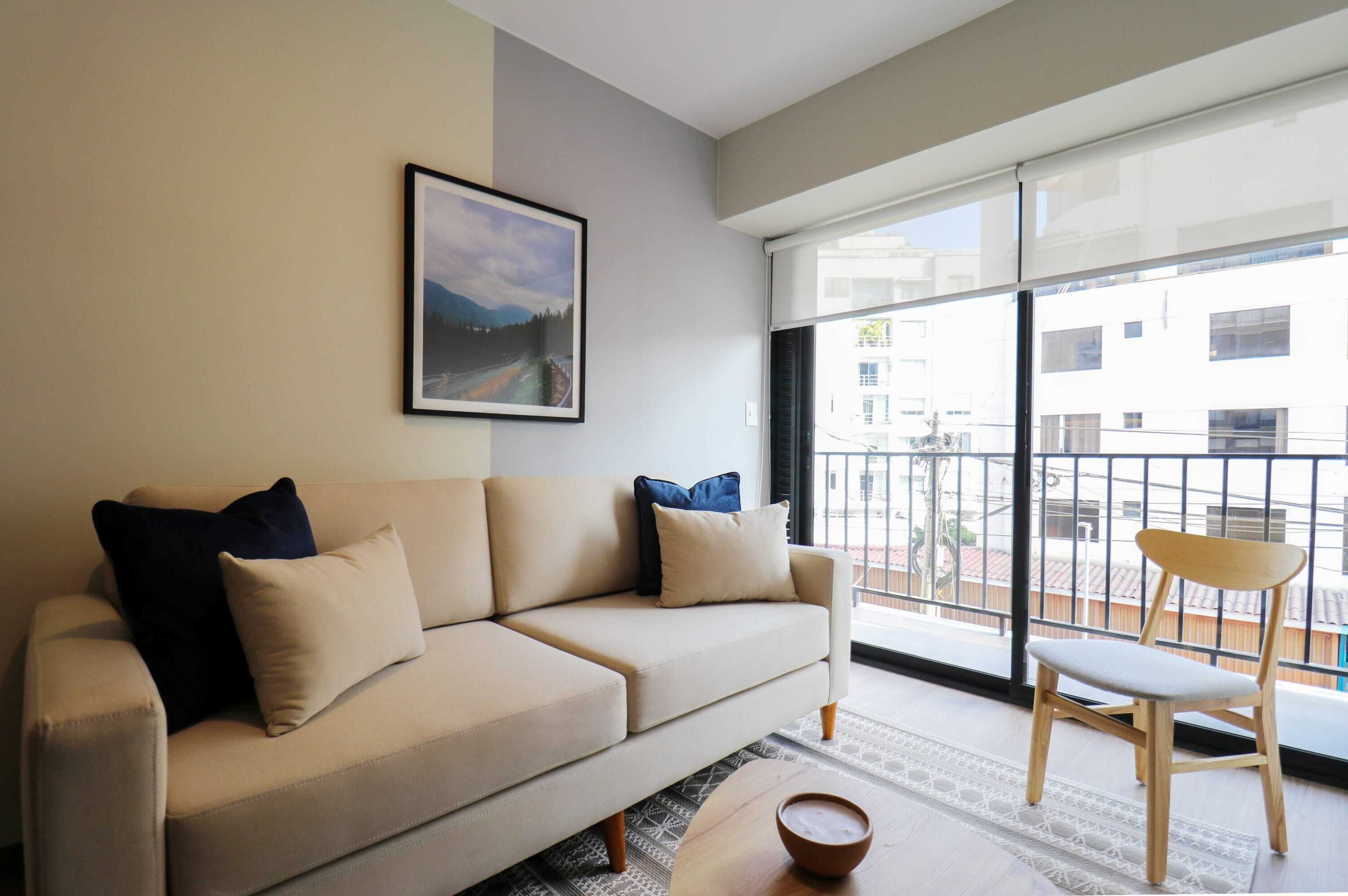 Televisión y oficina 