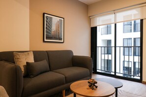 Televisión y oficina 