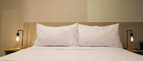 2 dormitorios, escritorio, tabla de planchar con plancha y wifi