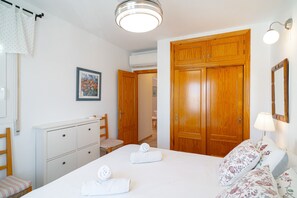 2 chambres, fer et planche à repasser, Wi-Fi gratuit, draps fournis