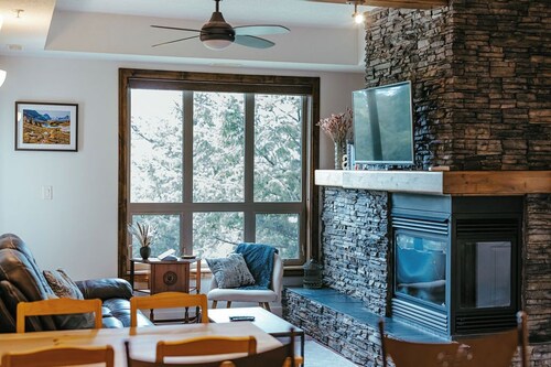 2 Bedroom - A/C - Pool - Hot tub