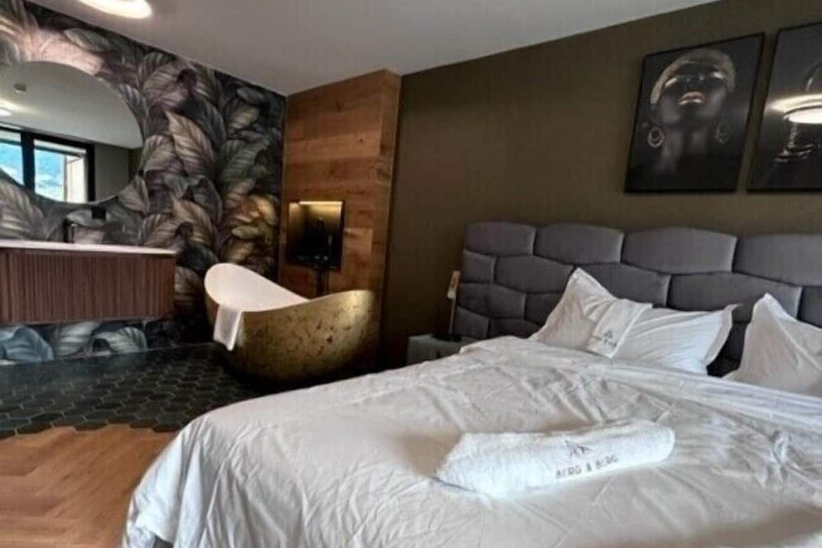 1 bedroom, premium bedding, in-room safe, individually decorated