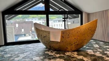 Superior-Suite | Wohnbereich | Smart-TV, Kinderspielzeug