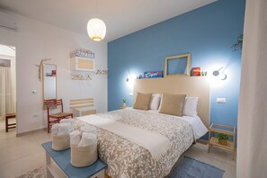 Family Suite | Down duvets, in-room safe, blackout curtains, iron/ironing board - Flegreo bed and breakfast (Naples)