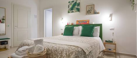 Comfort Triple Room | Down comforters, in-room safe, blackout drapes, iron/ironing board