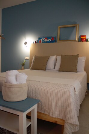 Family Suite | Down comforters, in-room safe, blackout drapes, iron/ironing board - Flegreo bed and breakfast (Naples)