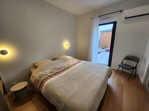 2 bedrooms, bed sheets