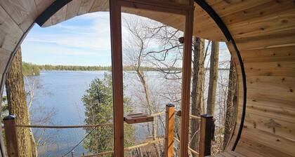 OTTER'S HOLT - Lakeside retreat with hot tub & sauna