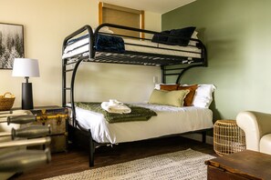 2 Schlafzimmer, Schreibtisch, Reisekinderbett, WLAN