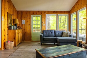 Fernseher, Kamin, Tischfußball, Arbeitsbereiche