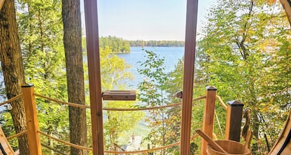 OTTER'S HOLT - Lakeside retreat with hot tub & sauna