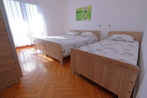 3 bedrooms, cots/infant beds, free WiFi - Penthouse Stella (Pula)