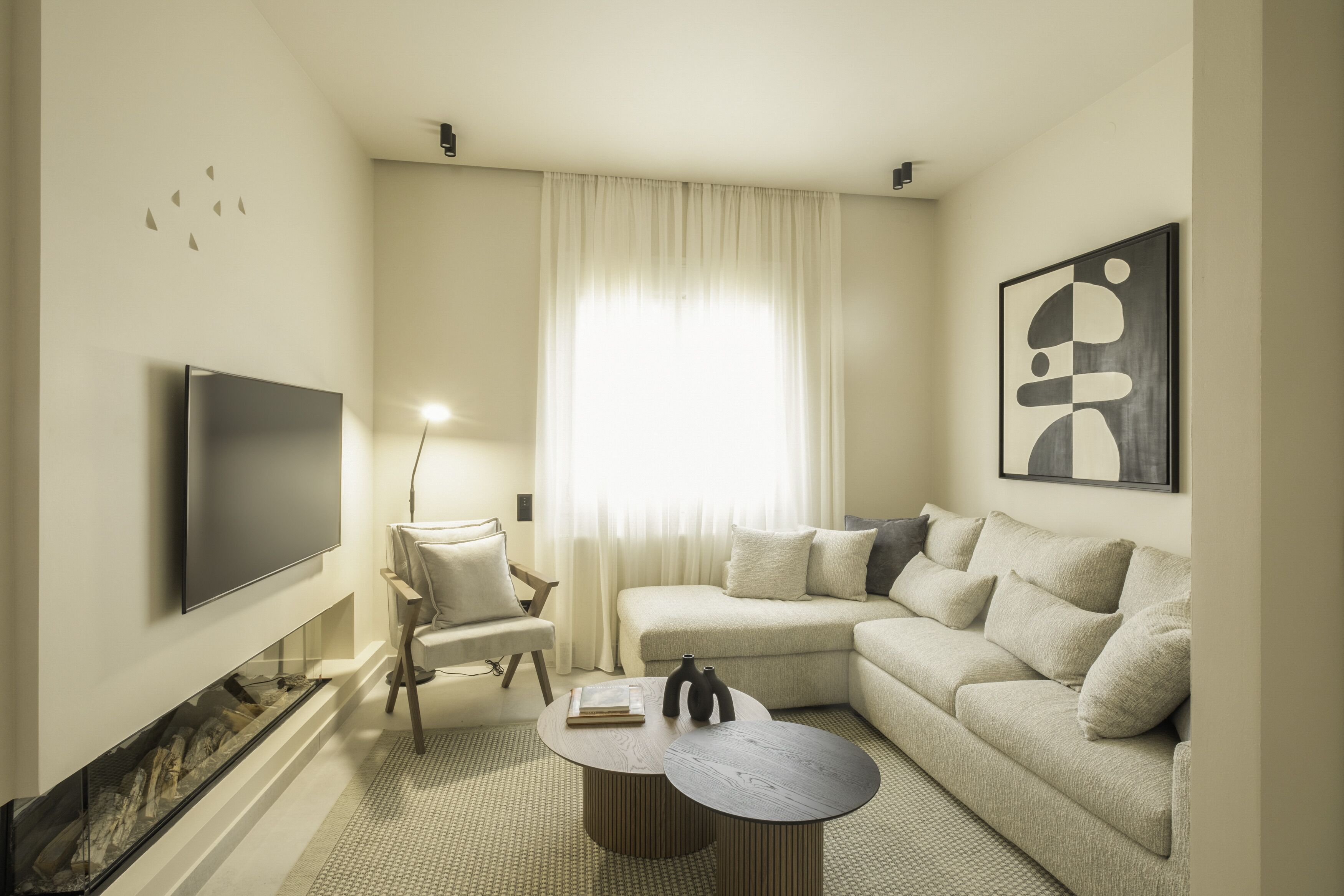 55-inch Smart TV with digital channels, Netflix, streaming services