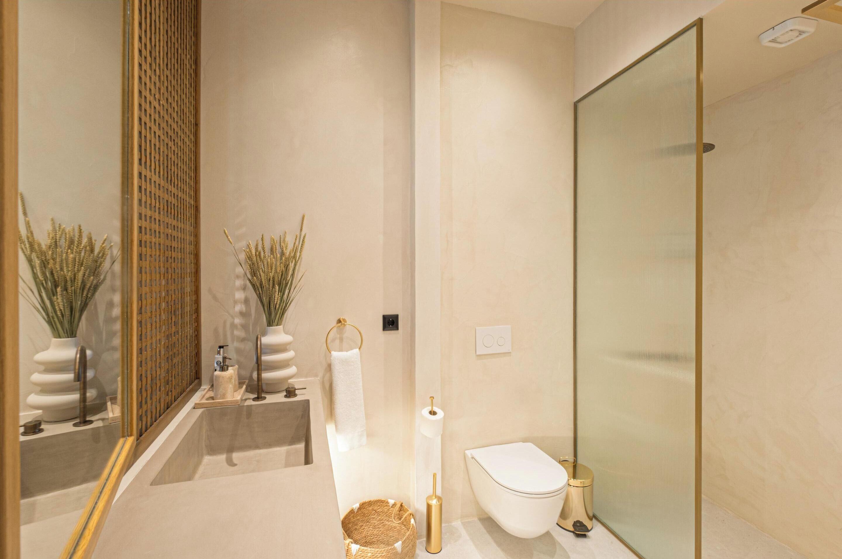 Shower, rainfall showerhead, eco-friendly toiletries, hair dryer