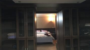 3 chambres, fer et planche à repasser, Wi-Fi, draps fournis