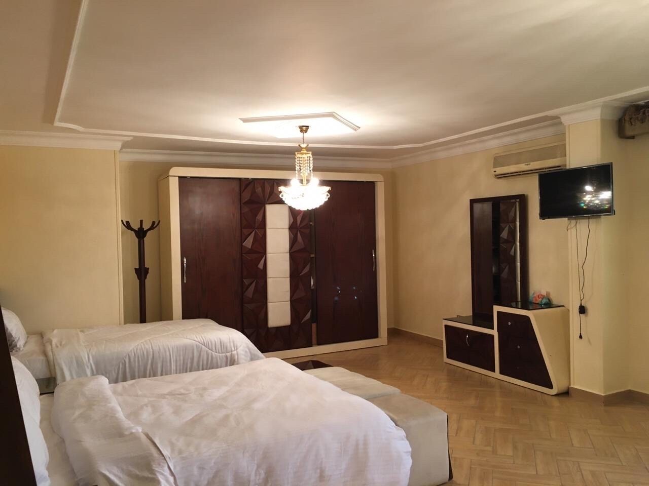 3 chambres, fer et planche à repasser, Wi-Fi, draps fournis