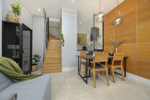 Apartment, 2 Bedrooms, Balcony | Private kitchen | Microwave, oven, electric kettle, freezer