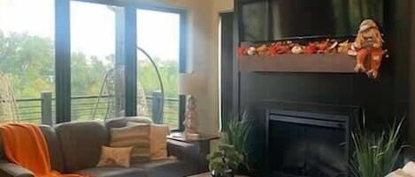 Smart TV, fireplace