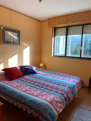 2 bedrooms, bed sheets - Rural apartment with private garden in the middle of the national park, with trails   (Cercedilla)