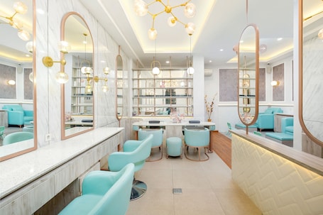 Nail salon. Omni Rooms by Sinergi