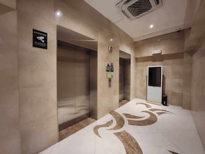 Apartment | Elevator - 1 Bed Apartment - Sleeps 7 - Pool & Wifi (Pasay)