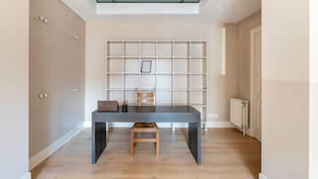 Apartemen Desain | 3 kamar tidur dan meja kerja