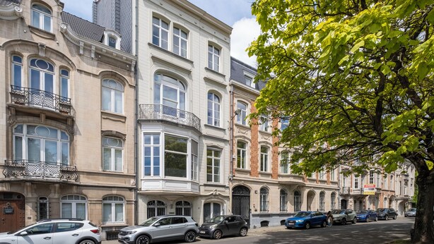 A row of historic buildings with classic architecture, featuring ornate balconies and large windows. - Brussels EU Prestige residence (Brussels)