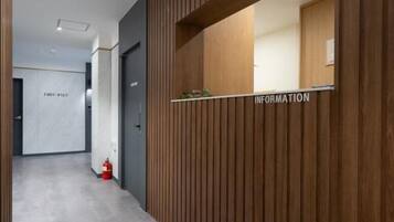 Mostrador para check-in y check-out