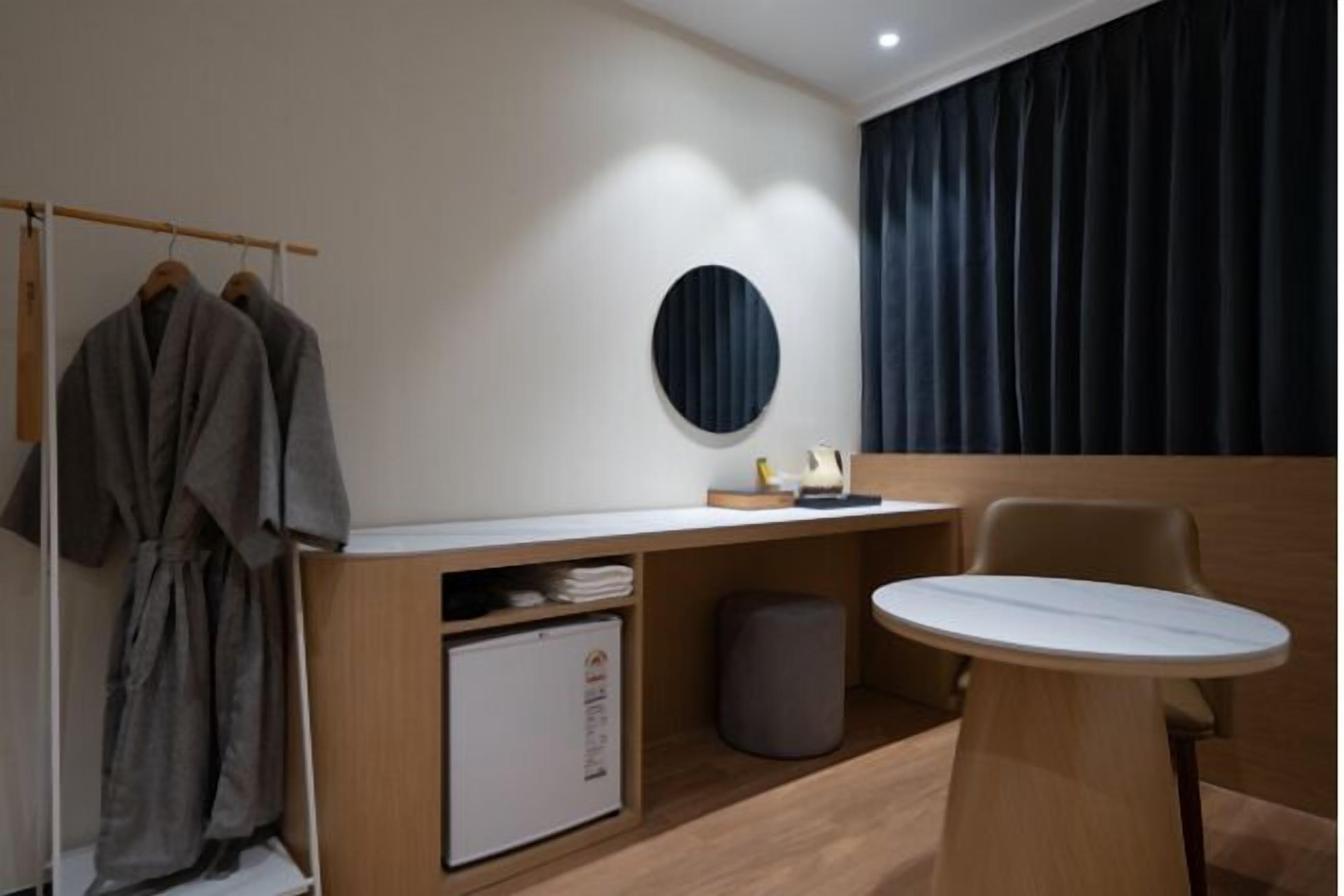 Standard Double Room | Down comforters, desk, free WiFi