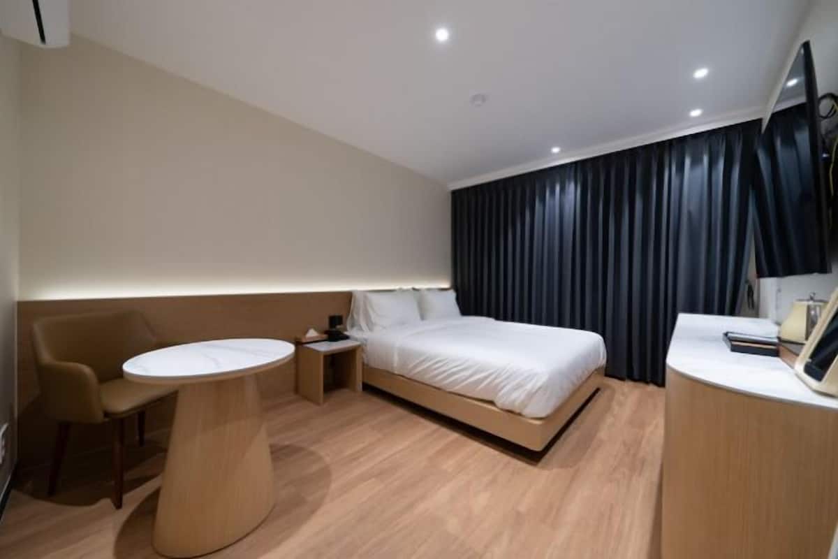 Standard-Doppelzimmer | Daunenbettdecken, kostenloses WLAN