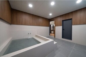 Spa Room | Bathroom | Free toiletries, hair dryer, bathrobes, towels - no25hotel (Gimhae)