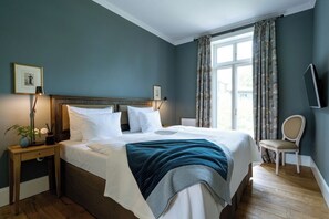 Deluxe Suite, Lake View | Hypo-allergenic bedding, in-room safe, soundproofing, free WiFi - Hotel Gut Immenhof (Malente)