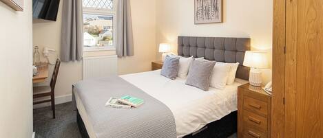 Economy Room | 1 bedroom, iron/ironing board, free WiFi, bed sheets