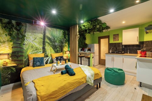 Cap Jungle*Cinéma Immersif with video projector