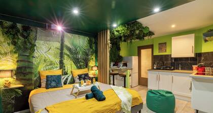 Cap Jungle*Cinéma Immersif with video projector