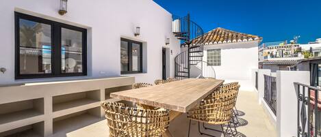 屋外ダイニングエリア