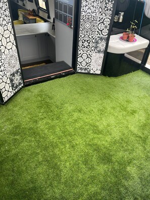 المنشأة من الداخل