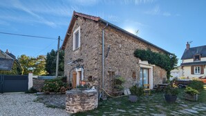Exterior - Countryside Retreat with Spacious Grounds, Pool Access, and Family-Friendly Amenities (Pérassay)