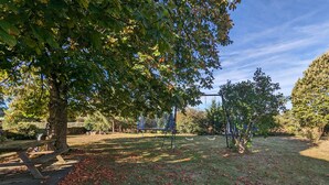 Children’s area - Countryside Retreat with Spacious Grounds, Pool Access, and Family-Friendly Amenities (Pérassay)