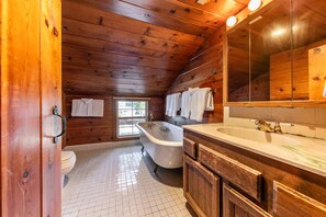 Shower, jetted bath, hair dryer, towels