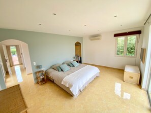 4 sovrum, strykjärn/strykbräda, wi-fi och sängkläder