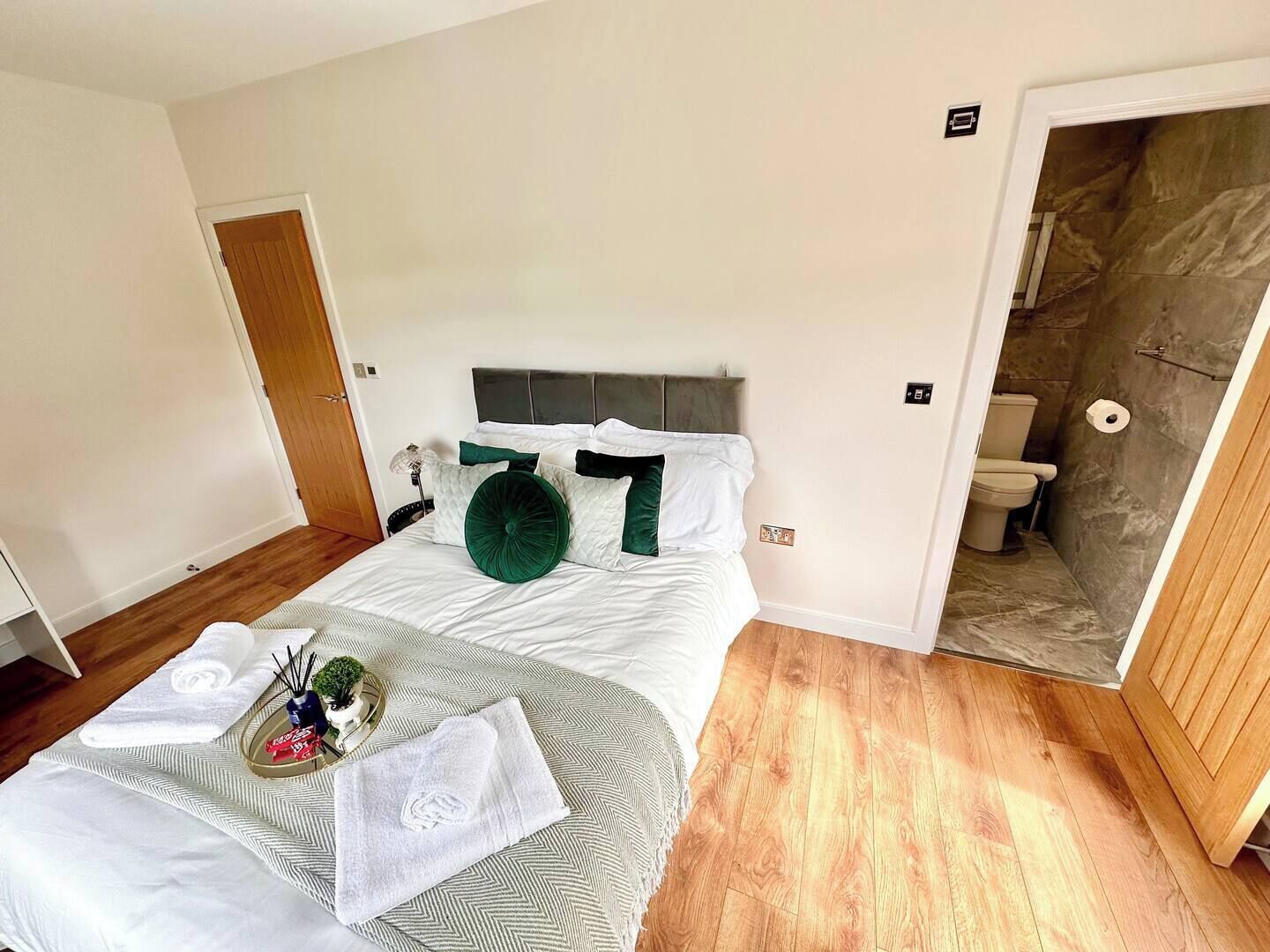 2 chambres, fer et planche à repasser, Wi-Fi gratuit, draps fournis