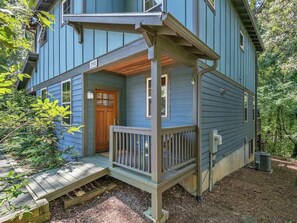 Exterior - Cozy 2BR Townhouse w/ Deck | Walk to W. Asheville (Asheville)
