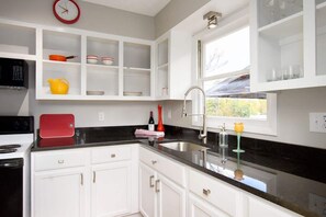 Fridge, microwave, oven, stovetop - Cheerful Studio | Free Tix | Steps From Everything (Asheville)