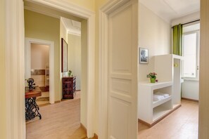 Interior - Lovely 4 bedrooms apartment 30m SanGiovanni metro (Roma)